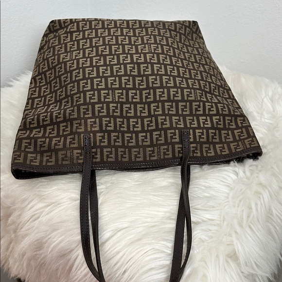 💯 Authentic Fendi Monogram Brown Tote Bag🍀 - Picture 10 of 16
